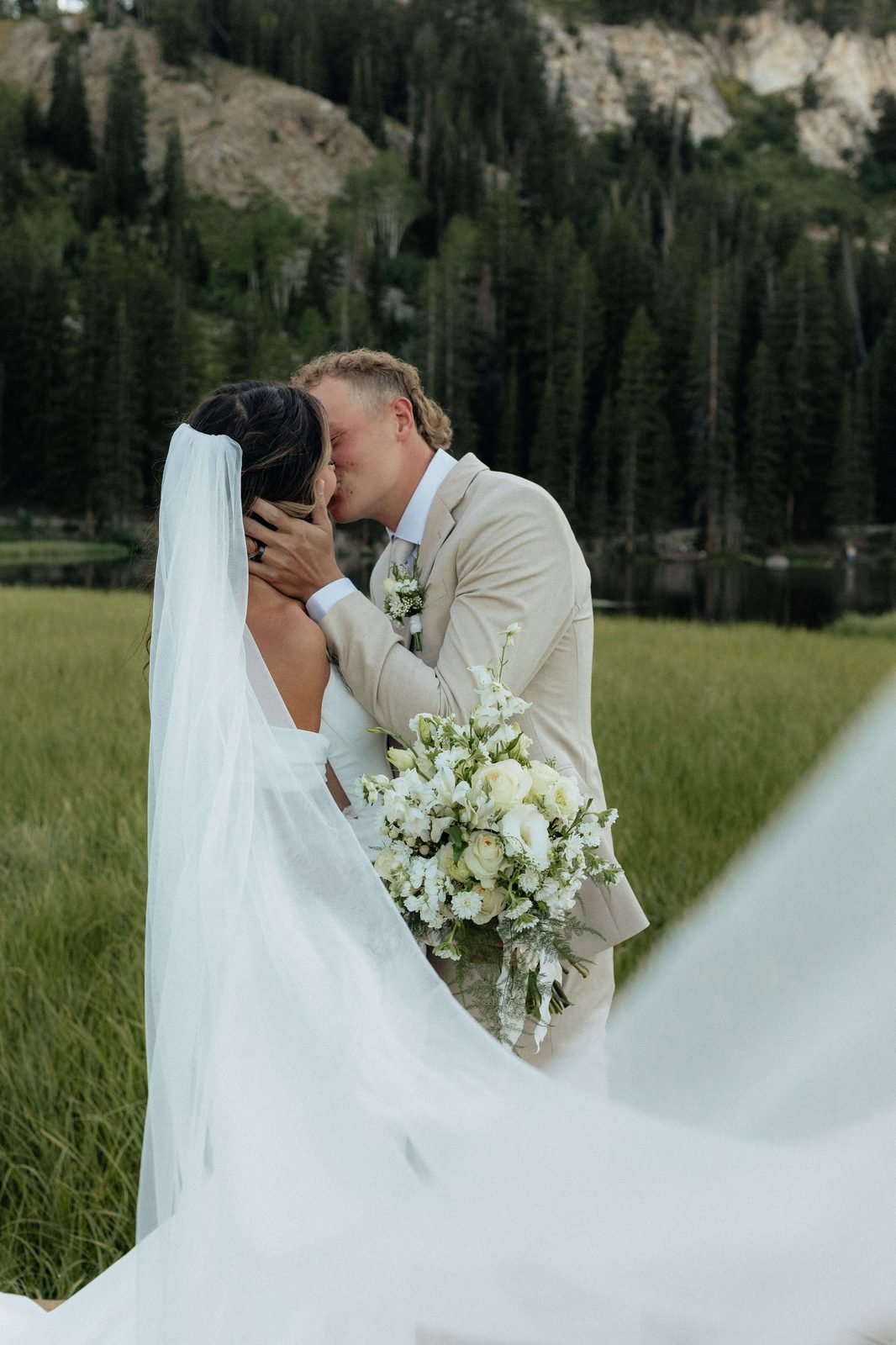 Bride and groom mountain bridals near Salt Lake City